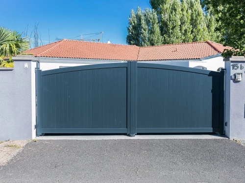 Portail aluminium forme bombé modèle Tremen gris anthracite